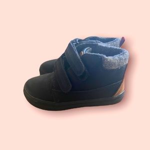 Boys shoes size 7T